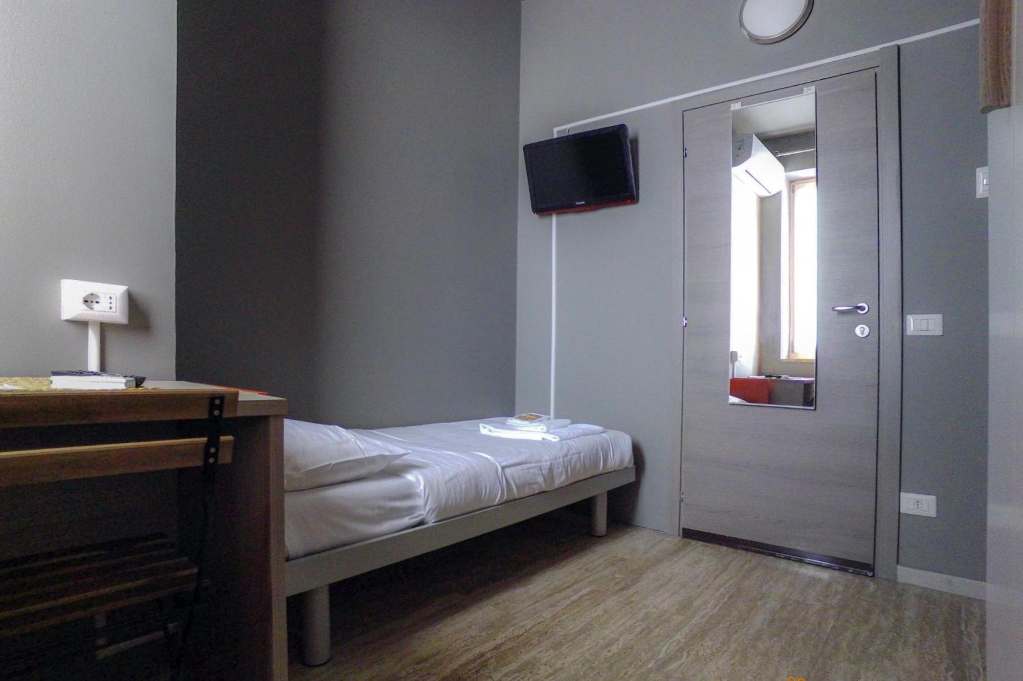 La Cordata Accommodation - Woodhouse Bike Hotel Cinisello Balsamo Εξωτερικό φωτογραφία